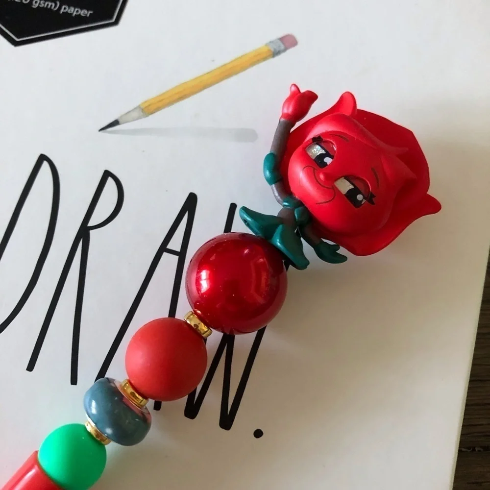 Disney Doorables: Alice in Wonderland: Rose handmade beaded pen
